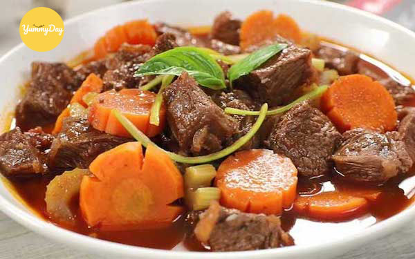 Bò hầm sốt vang