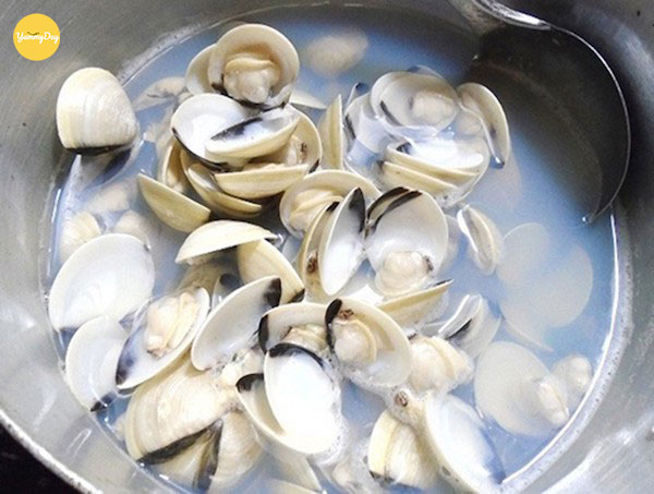 Đảo đều để dễ tách ruột ngao