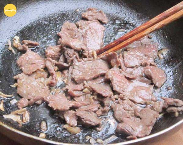 Thịt bò đem đi xào sơ trước