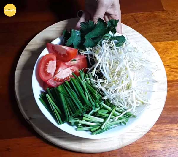 Nguyên liệu cho món canh hẹ đậu hũ cà chua