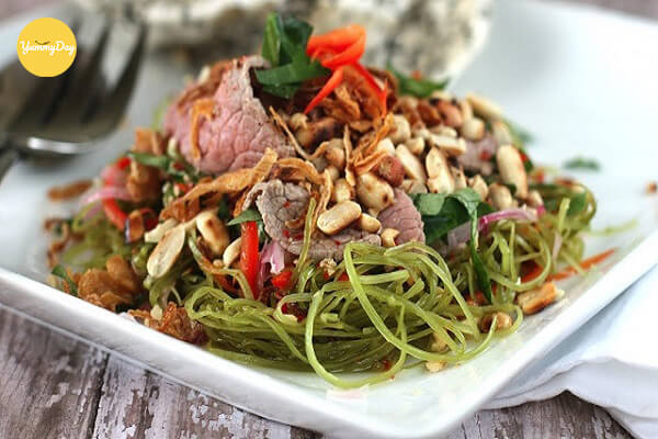 Thành phẩm món nộm rau muống thịt bò