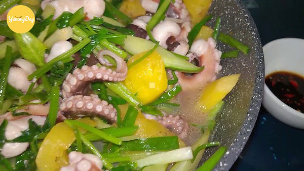 Món bạch tuộc xào dứa đậm đà hương vị