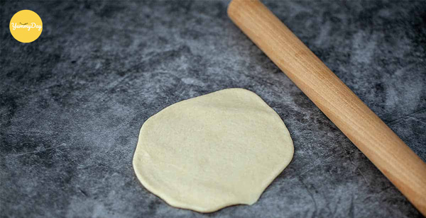 Cán mỏng bột bánh