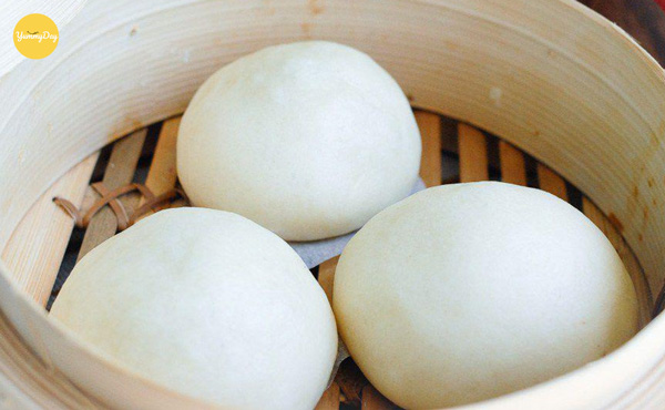 Những chiếc bánh bao chay nhân đậu xanh đã ra lò