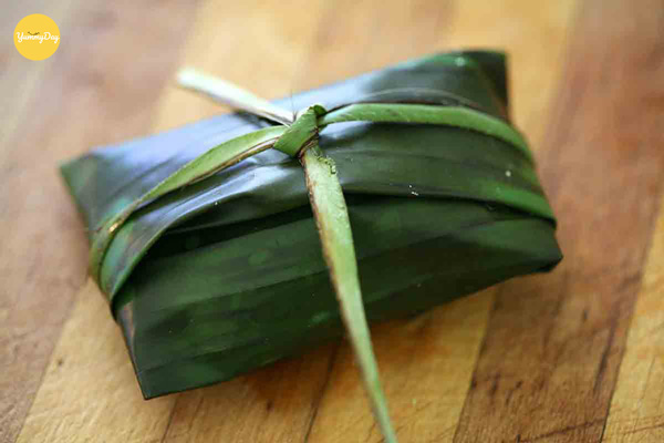 Gói bánh đã hoàn tấy và chuẩn bị đem đi hấp thôi