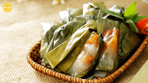Chuẩn bị làm bánh bột lọc nhân tôm thịt gói lá chuối ngon lành