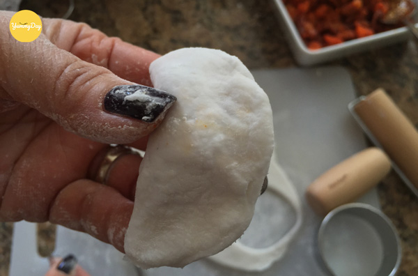 Tạo hình bánh bột lọc trần