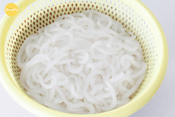 Trụng nước sôi trước khi ăn