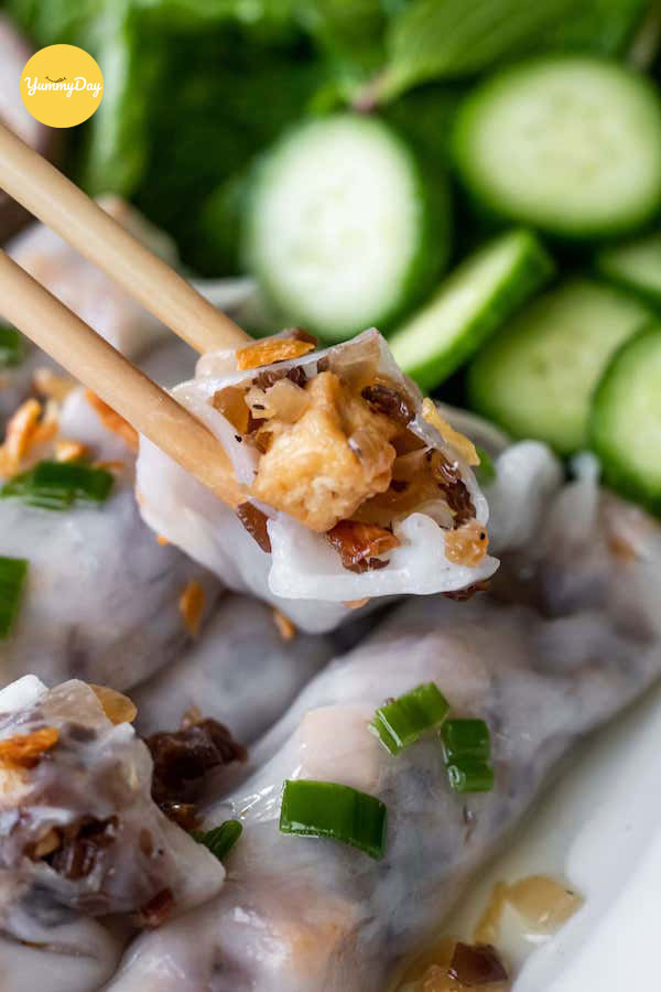 Thưởng thức bánh cuốn chay nóng hổi cực thơm ngon