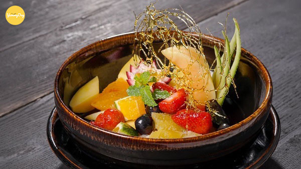 Món flan có thể ăn kèm với trái cây