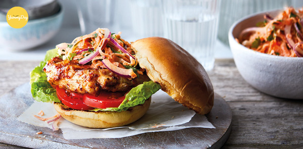 Bắt tay vào làm hamburger gà thôi nào