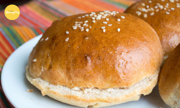 Vỏ bánh hamburger đạt chuẩn phải giòn ngoài mềm trong