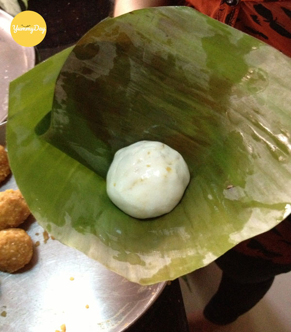 Chiếc bánh ít gói gọn trong lá chuối