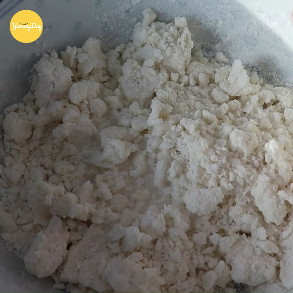 Tiến hành làm vỏ bánh ít