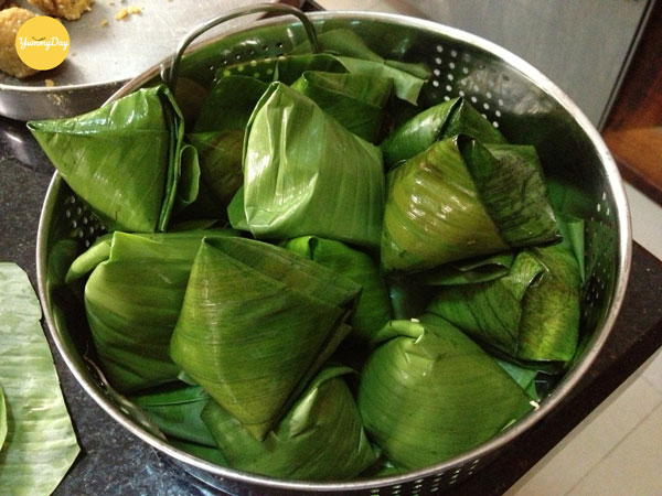 Xấp bánh ít lên xửng hấp