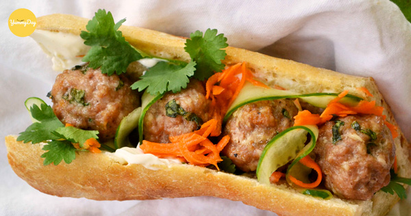 Cách làm bánh mì kẹp xíu mại ăn cực chất