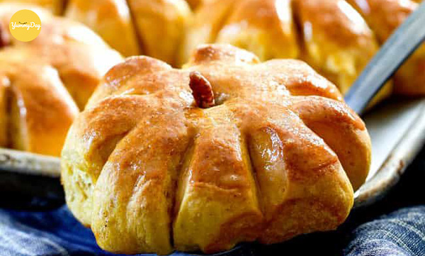 Làm bánh mì bí đỏ không hề khó