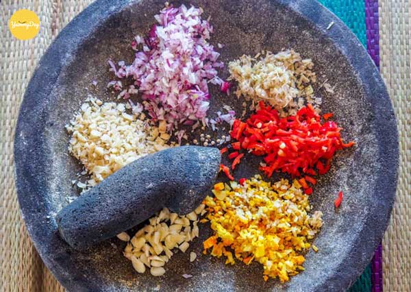 Sơ chế các gia vị để làm chả cá