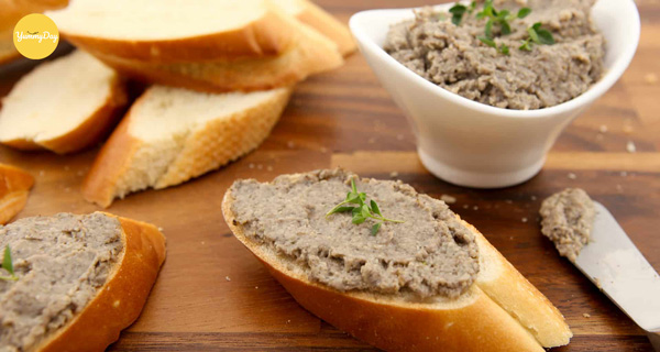 Thưởng thức món bánh mì pate chay ngon ngất ngây