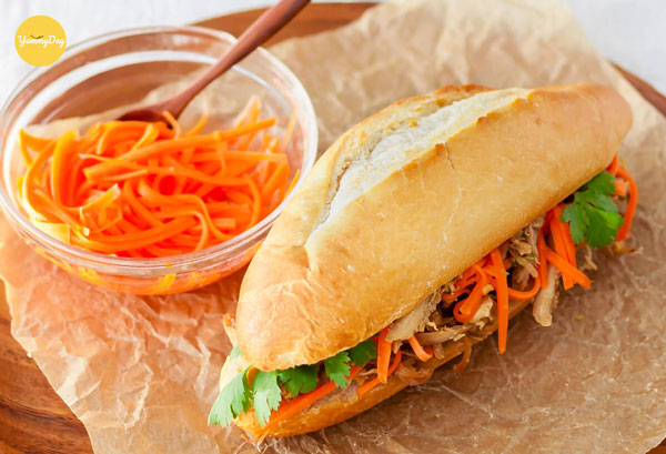 Cùng làm bánh mì gà xé thôi nào