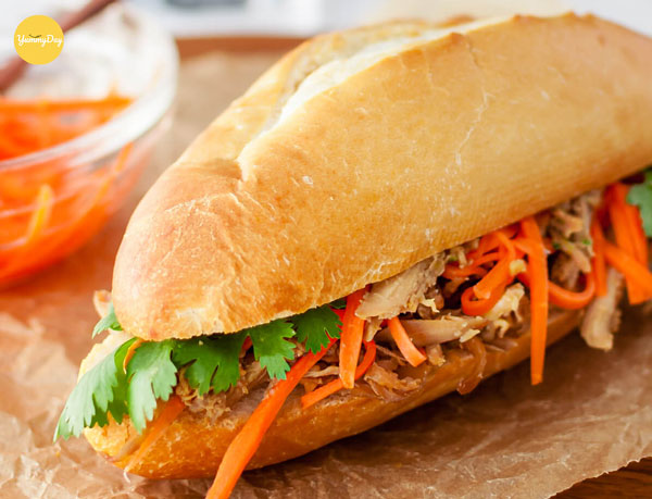 Bánh mì gà xé truyền thống ăn ngon nhức nách