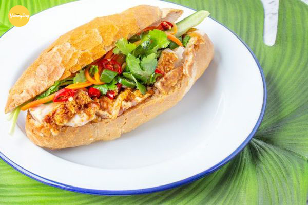 Món bánh mì heo quay hấp dẫn chờ thưởng thức