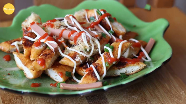 Bánh mì nướng muối ớt sốt sa tế tôm khô
