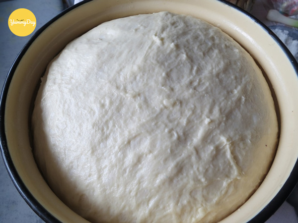 Cho bột nghỉ để bột nở