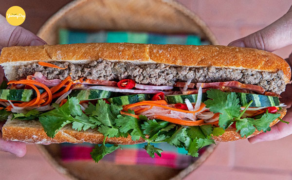 Món bánh mì pate này đắt người ăn lắm nha