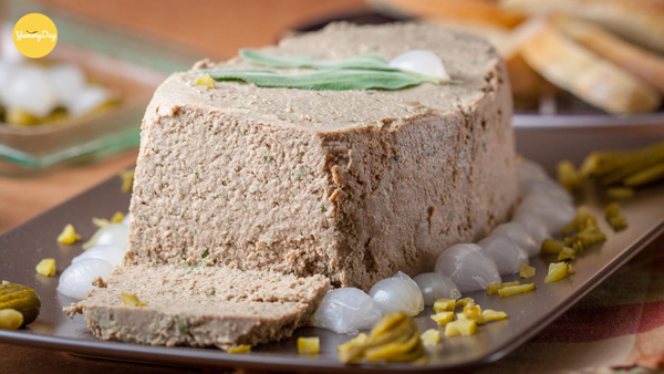 Bước đầu tiên là làm pate béo ngậy
