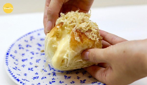 Cùng làm bánh mì chà bông nhân phô mai không cần nhào bột