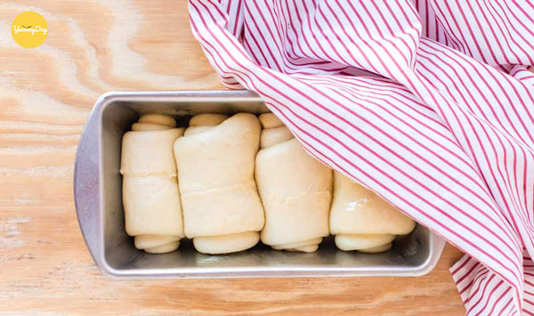 Xếp những cuộn bánh