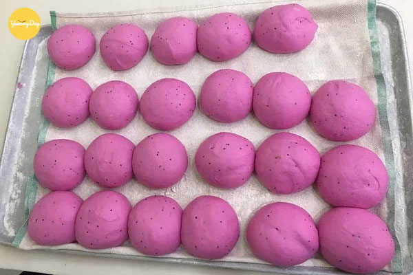 Tiến hành ủ cho bánh nở to hơn