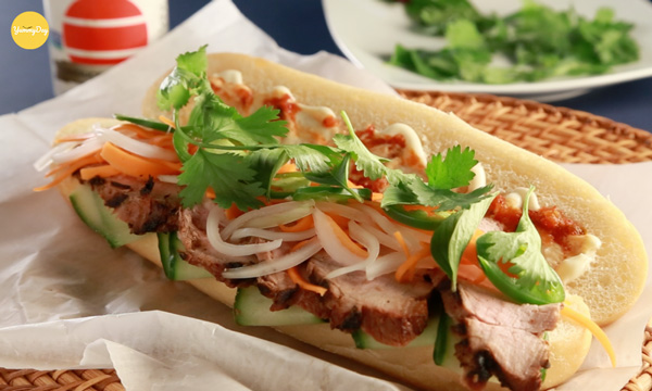 Bánh mì kẹp thịt nướng ăn ngon nhức cái nách