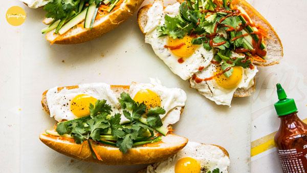 Bánh mì kẹp trứng ốp la