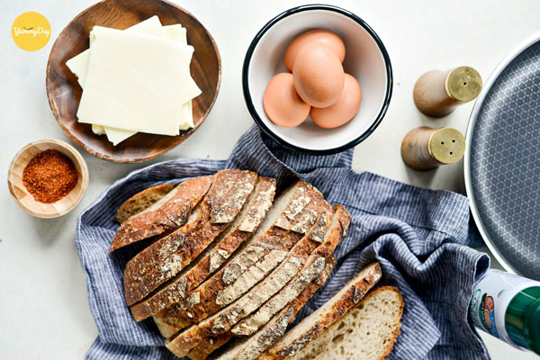 Các nguyên liệu cần cho món sandwich kẹp trứng