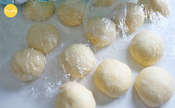 Để bột nghỉ thêm khoảng 10 nữa nhé