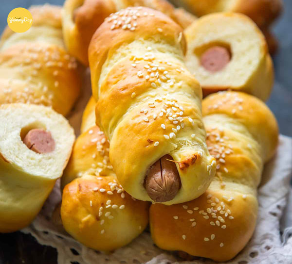 Món bánh mì cuộn xúc xích Đức ngon xuất sắc