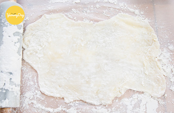 Cán mỏng bột bánh