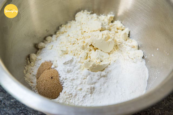 Tiến hành làm bột bánh pancake