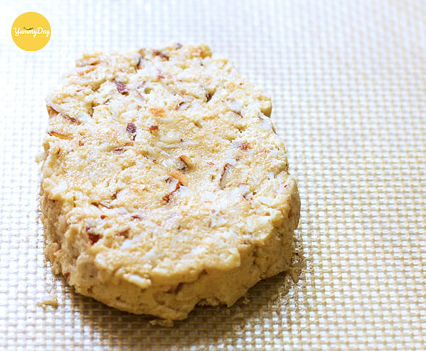 Nặn bánh quy dừa hạnh nhân theo ý thích