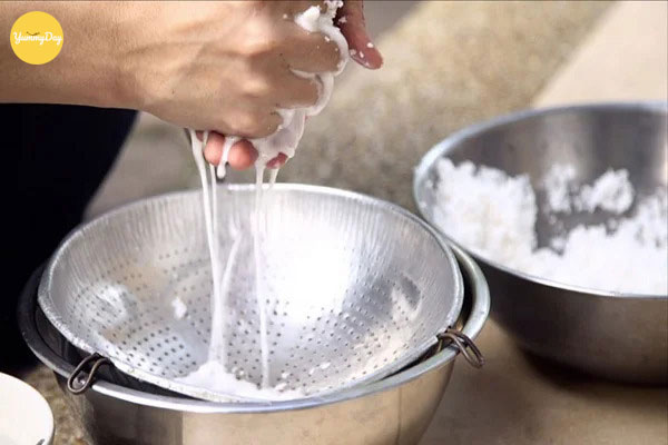 Vắt nước cốt dừa