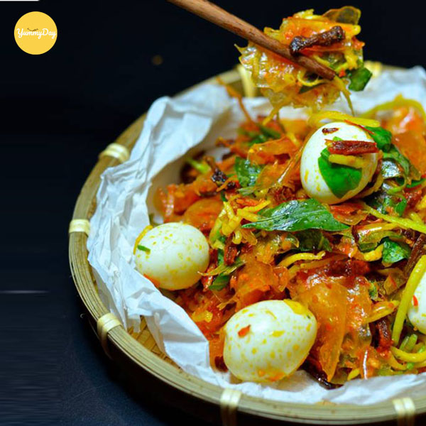 Làm bánh tráng trộn ngon ngất ngây.