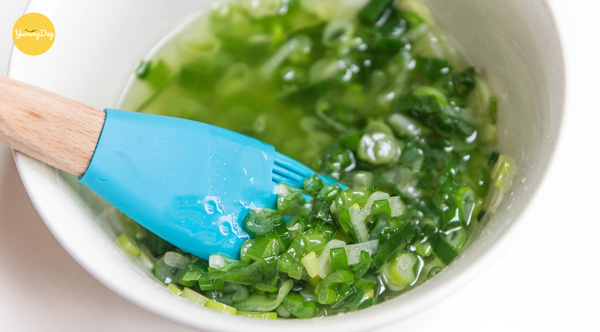 Tiến hành làm mỡ hành