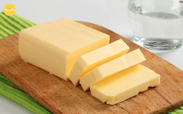 Bạn chuẩn bị bơ nhạt để làm phần bột nước