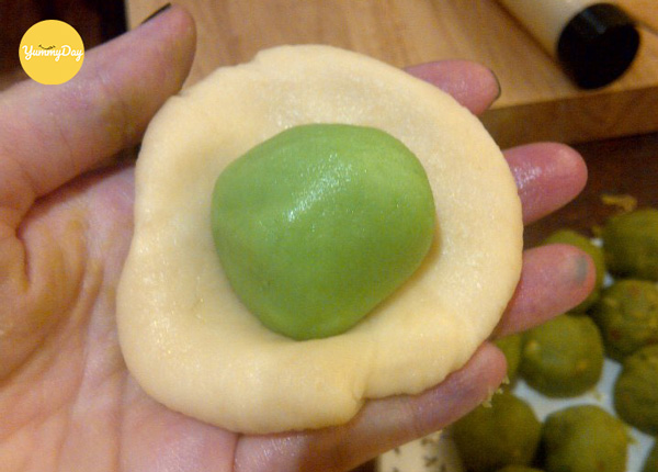 Tạo lớp cho bánh trung thu