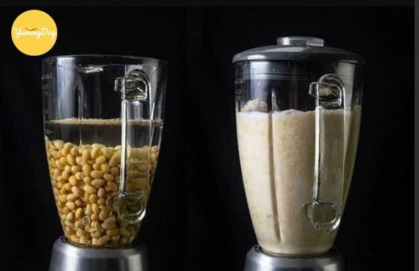 Khi mà hạt sen đã nguội bớt rồi bạn cho vào cối xay sinh tố