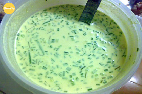 Pha bột bánh xèo
