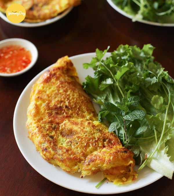 Bánh xèo miền Trung giòn thơm nhân đậm đà