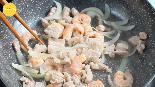 Xào nhân tôm thịt